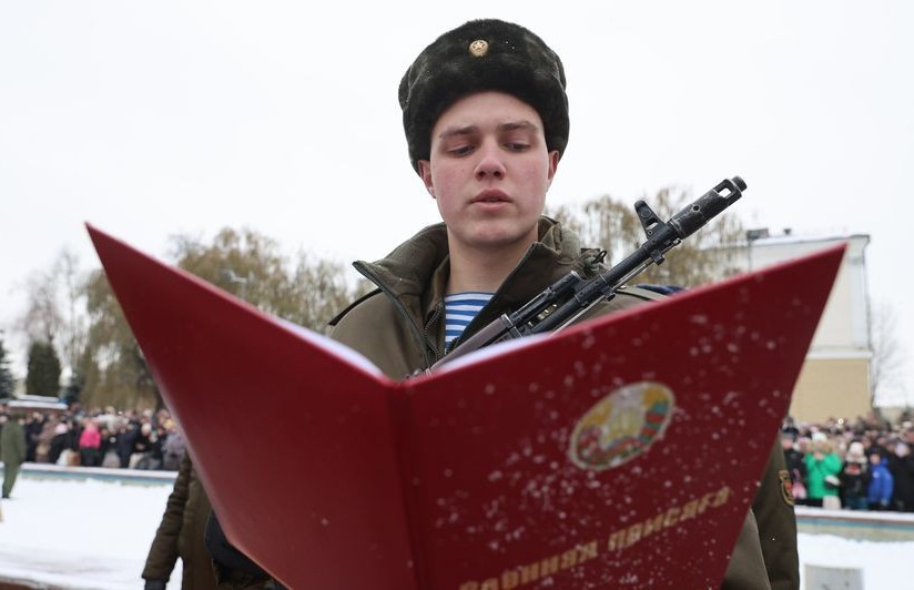 В воинских частях и соединениях Беларуси – торжественное посвящение новобранцев в ряды Вооруженных Сил