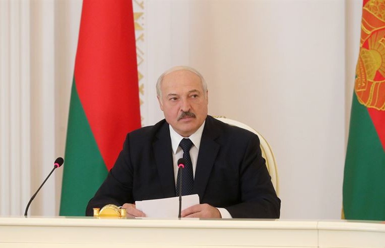«Все сидят, ждут команды Президента! Что это за отношение к стране?» Александр Лукашенко провел совещание с руководством экономического блока Беларуси