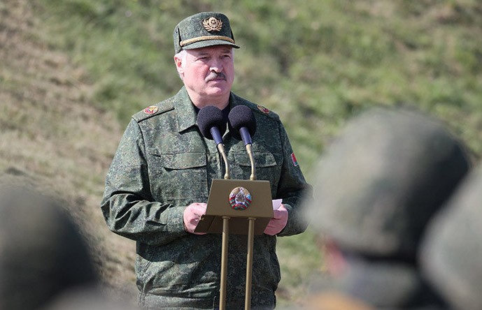 Лукашенко на учении «Запад-2021»: Звонят Путину – надавите на Лукашенко! Как псы побитые – несолидное поведение!