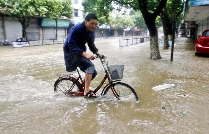 На Шанхай обрушился шторм: десятки тысяч жителей эвакуированы