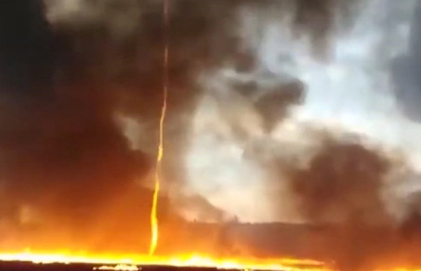 ​Огненный смерч сняли на видео британские спасатели