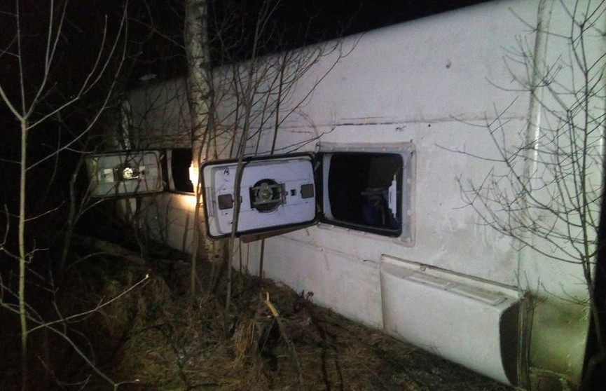 Пассажирский автобус перевернулся в Нижегородской области, 25 пострадавших