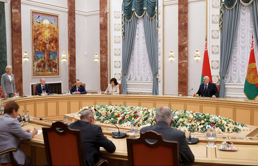 Александр Лукашенко провел встречу с судьями Конституционного Суда Беларуси. Главное