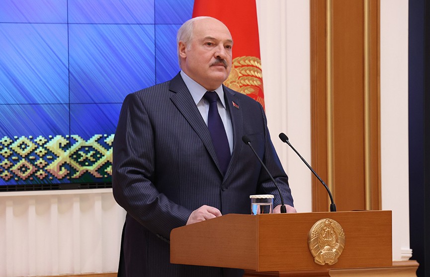 Лукашенко – на совещании по госбезопасности: Все то, что мы сохранили, хотят порубить на куски. Мы этого не допустим