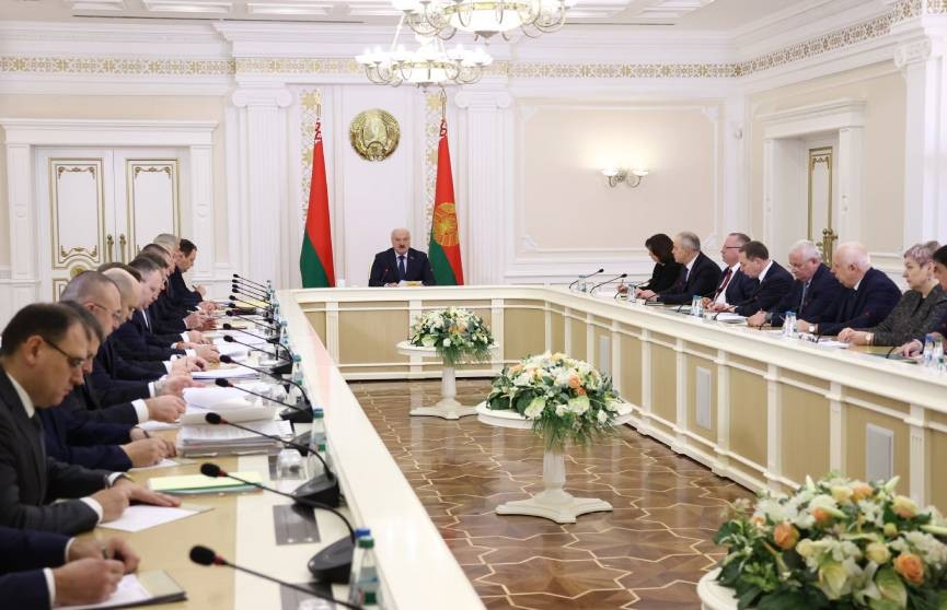 Итоги рабочей недели Президента Беларуси: союзный фронт работ, национальные скрепы и прием на высшем уровне