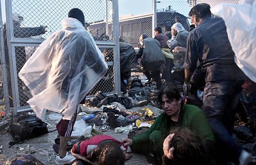 Сильный ливень обрушился на крупнейший лагерь для беженцев в Греции