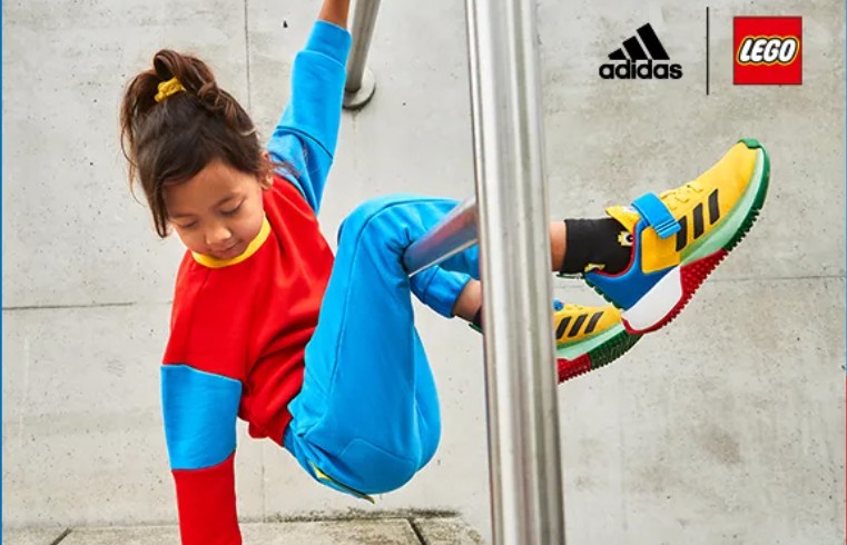 Adidas и Lego выпустили совместную коллекцию одежды для детей