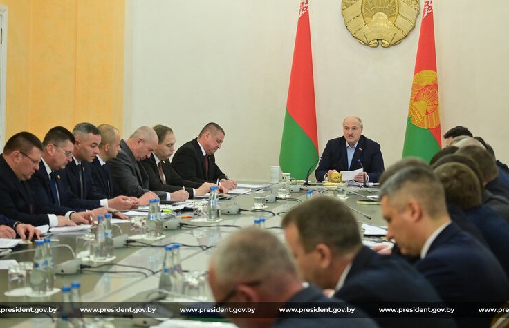 От дорог до промышленности. Лукашенко провел совещание о развитии Гродненской области