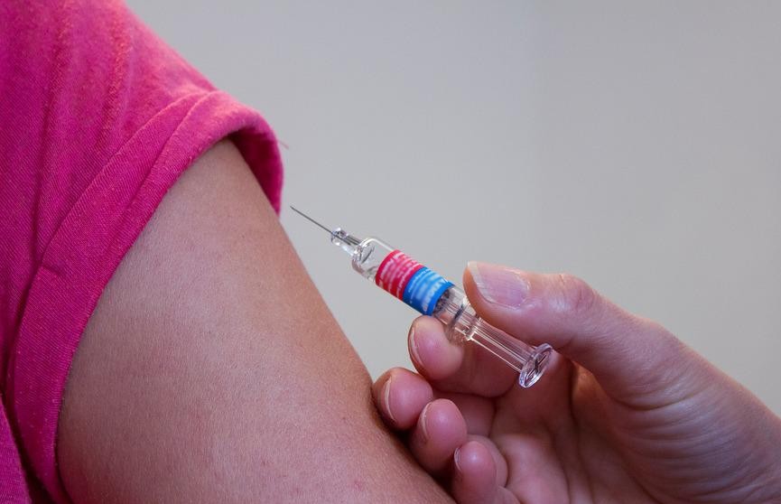 В Беларуси вступил в действие приказ о вакцинации детей от COVID-19, сообщает Минздрав