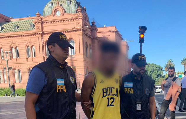 В Аргентине задержан мужчина с мачете, который хотел убить президента Милея