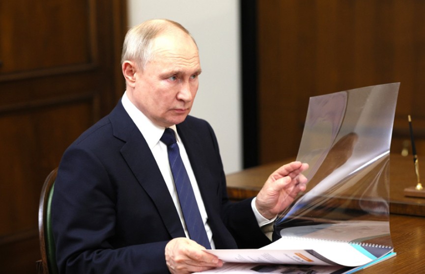 Путин «повоевал» с дверью кабинета, будучи в Калининграде (ВИДЕО)