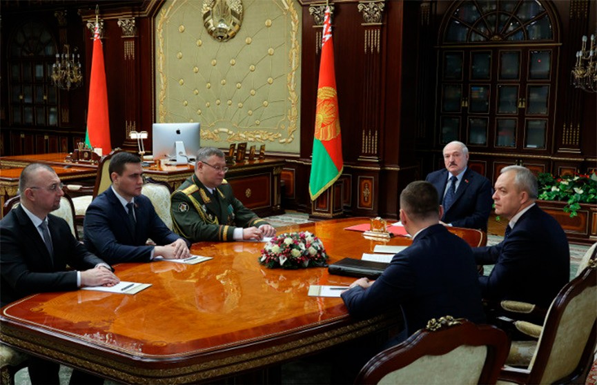 Новые послы, руководители министерств и предприятий: Лукашенко провел кадровый день