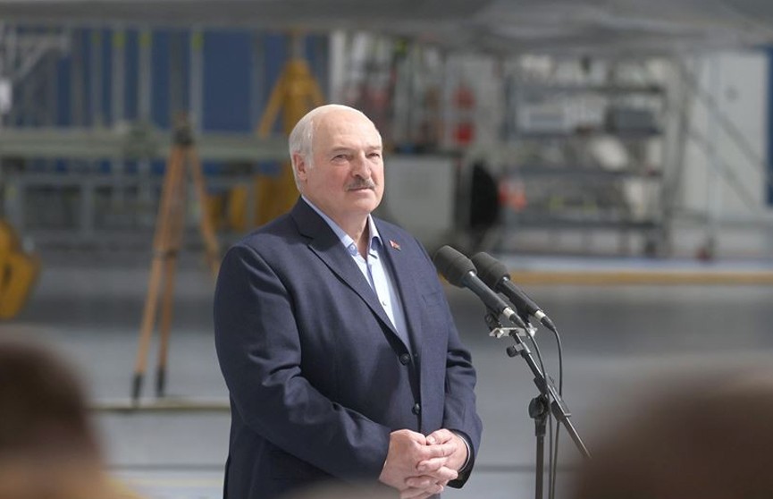 Лукашенко: мы в беде свои предприятия не оставим