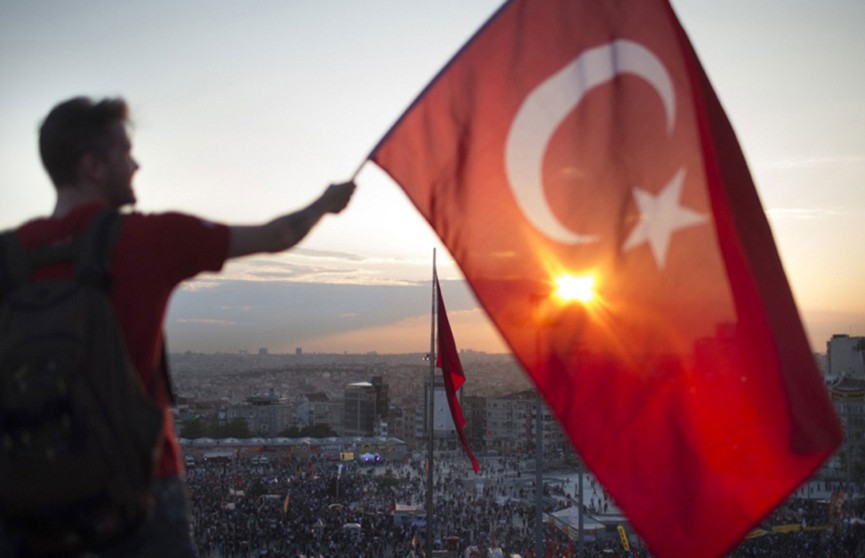 ​Режим чрезвычайного положения в Турции прекращает действовать 18 июля