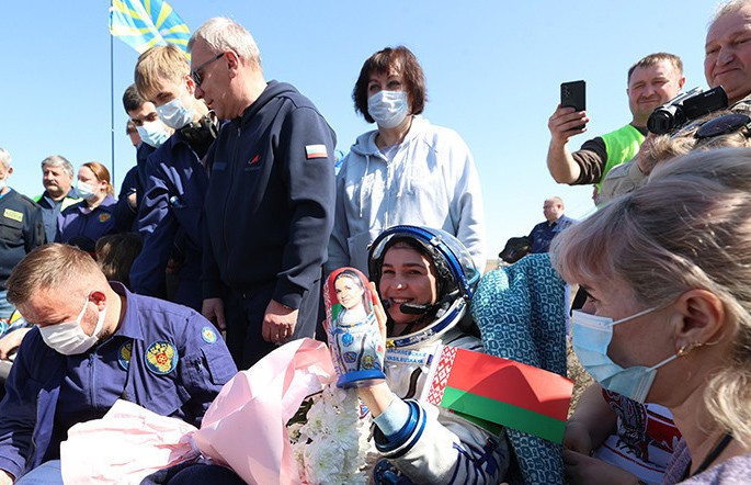 Первая женщина-космонавт суверенной Беларуси вернулась на Землю. Репортаж ОНТ