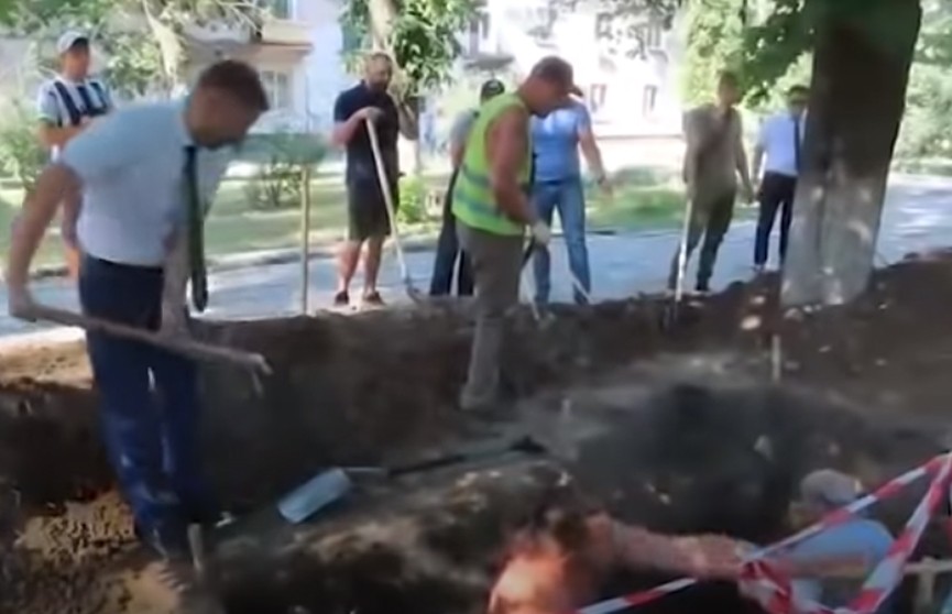 Жители Ростовской области попытались засыпать землей археологов, опасаясь установки на месте раскопок вышки 5G