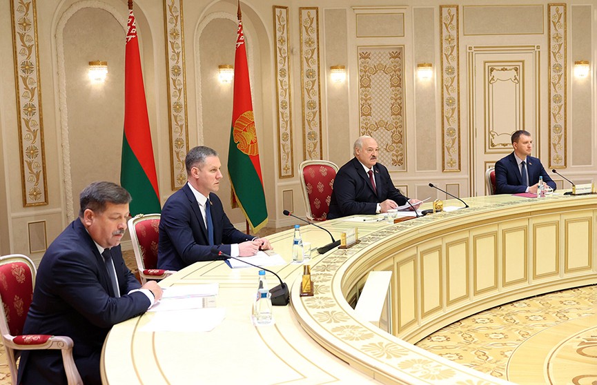 Усилить взаимодействие при реализации крупных проектов: о чем говорили Президент Беларуси и губернатор Амурской области