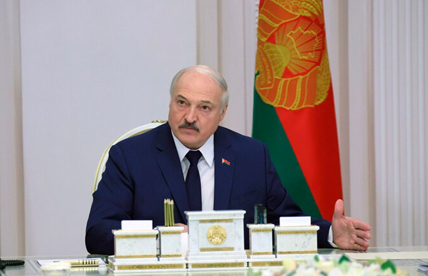 Лукашенко: Как фашисты, включают прожекторы ночью, громкую связь и начинают травить. Кого – детей!