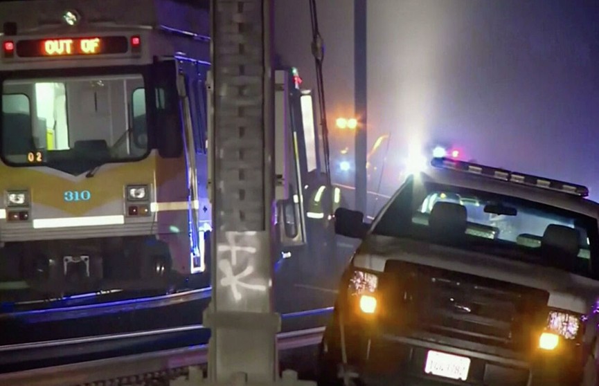 Скоростной трамвай сошёл с рельсов в Калифорнии: 27 человек пострадали