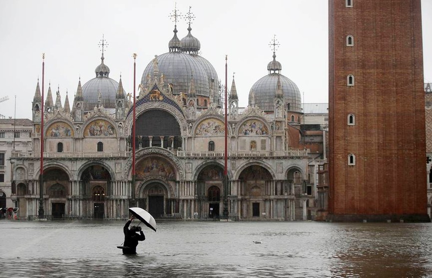 Под воду ушла четверть Венеции из-за сильного прилива воды