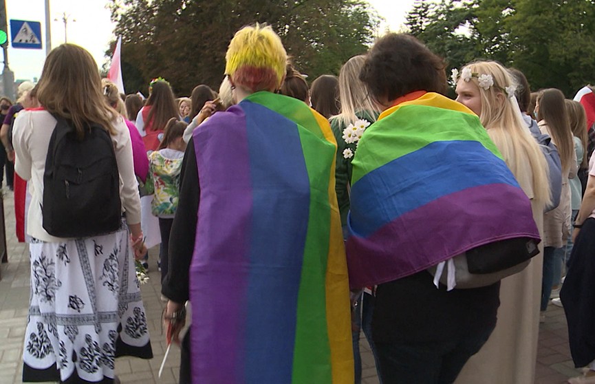 На митингах в Минске заметили ЛГБТ-флаги. Как минчане относятся к этому движению?