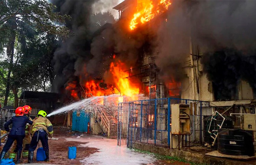 В Индии жертвами взрыва на пиротехнической фабрике стали 11 человек