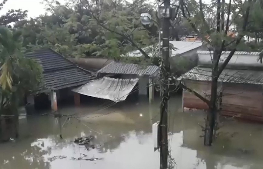 Мощное наводнение во Вьетнаме унесло жизни семи человек