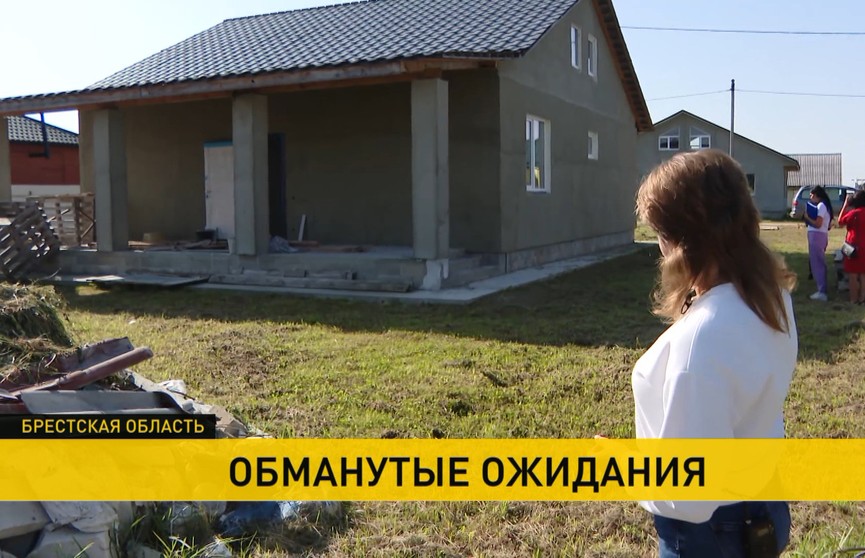 Коробка вместо дома и тонны мусора: как обманули многодетную семью из Иваново