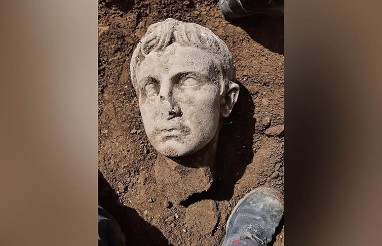 Мраморная голова первого римского императора найдена в Италии