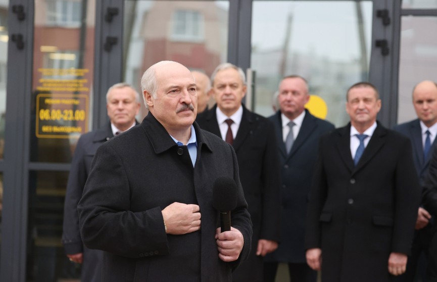 Лукашенко в Могилеве: Больница и спорт – то, что надо людям. Хотите жить – в бассейн!