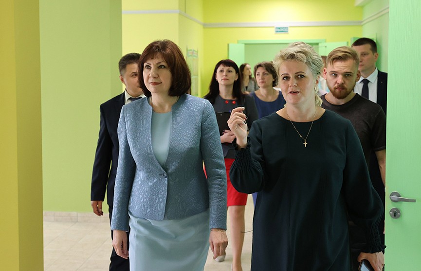 Новую школу в Каменной Горке посетила Наталья Кочанова