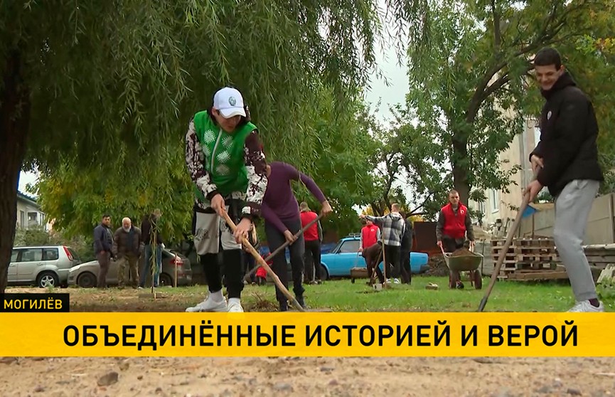 В Могилевской области волонтеры помогли благоустроить территорию храма Божьей матери «Всецарица»