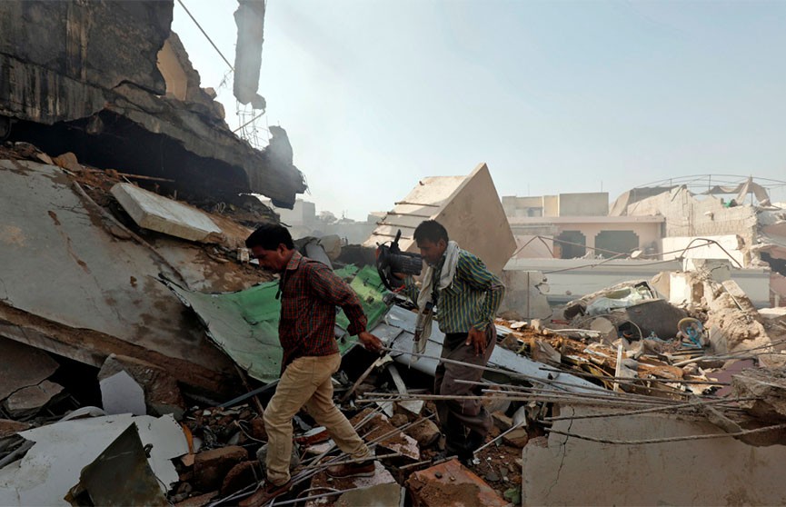 Два человека выжили в авиакатастрофе в Карачи