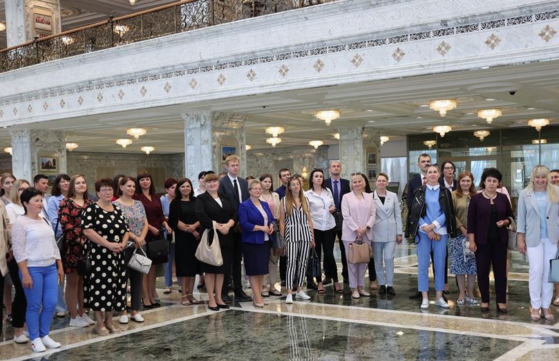 Работники предприятий Столбцовского района побывали во Дворце Независимости