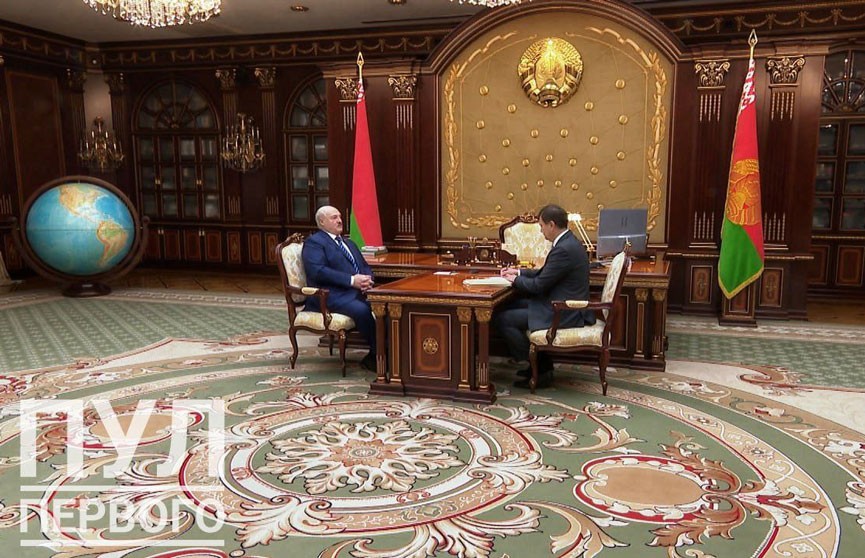 Александр Лукашенко принял с докладом замглавы Администрации Президента
