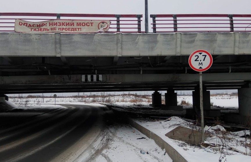 163-я и 164-я! «Мост глупости» в Петербурге поймал две машины за один день