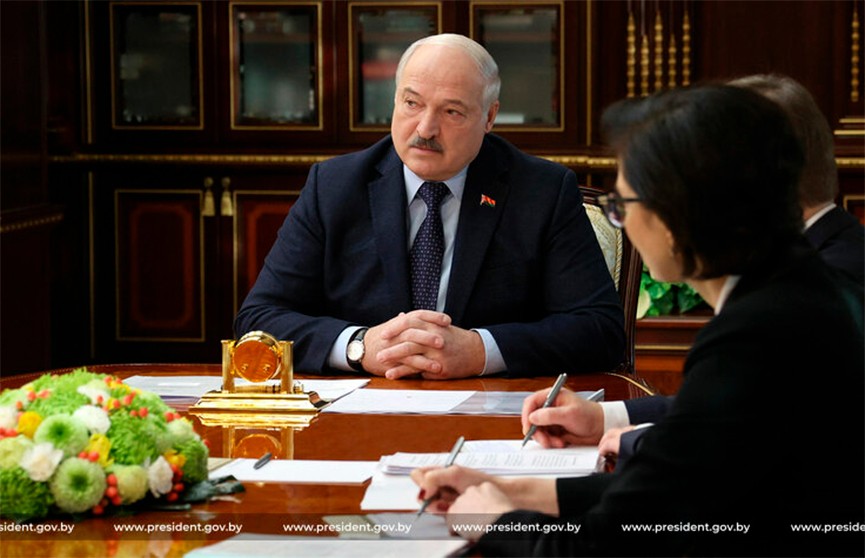 Череда внезапных проверок в больницах и успехи в борьбе с COVID-19: что обсуждалось на совещании Лукашенко с министром здравоохранения