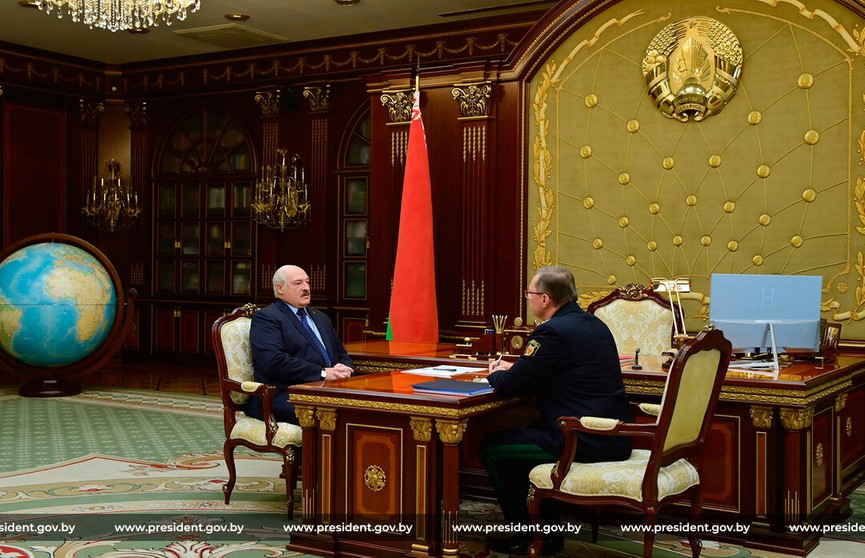 Александр Лукашенко принял с докладом Генерального прокурора Беларуси