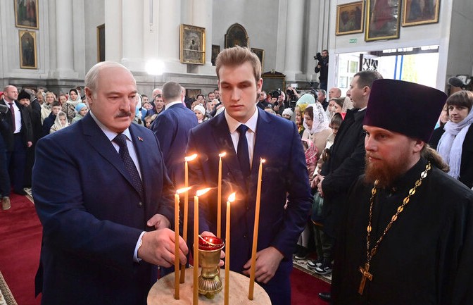 Александр Лукашенко посетил на Пасху храм в Шклове