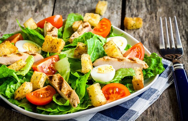 Как приготовить цезарь салат с курицей: рецепт и секреты