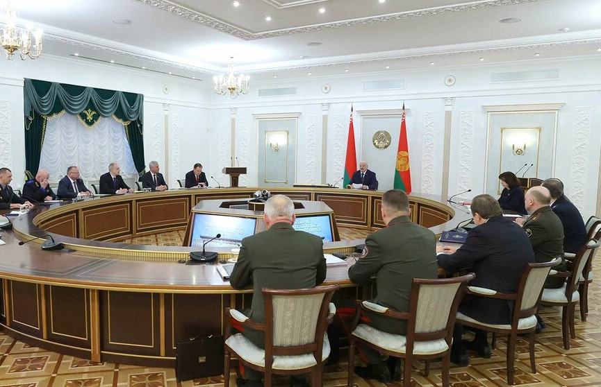 Лукашенко пообещал дать жесткий ответ на любую агрессию в отношении Беларуси