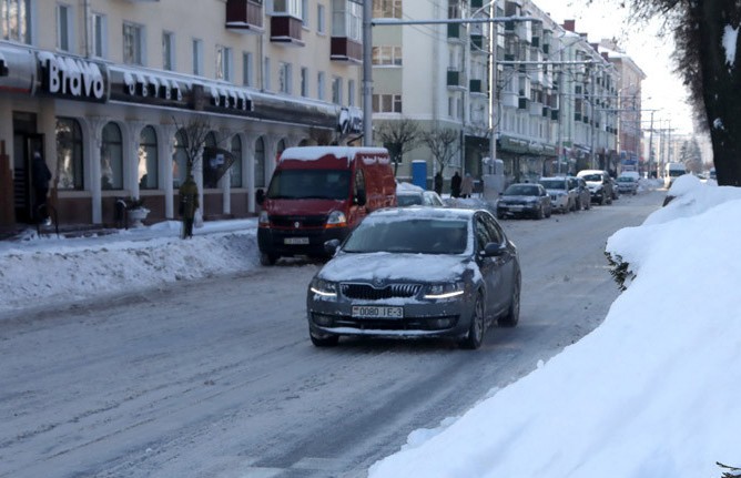 ГАИ напомнит водителям о необходимости перейти на зимние шины. А с 1 декабря – штраф