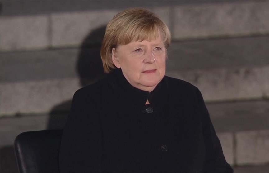 Германия проводила с поста канцлера Ангелу Меркель