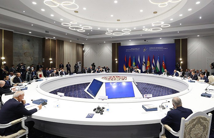 Головченко заявил, что странам ЕАЭС необходимо ставить амбициозные цели на будущее