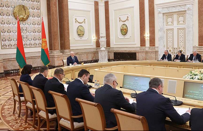А. Лукашенко поручил создать рабочую группу для проверки системы образования