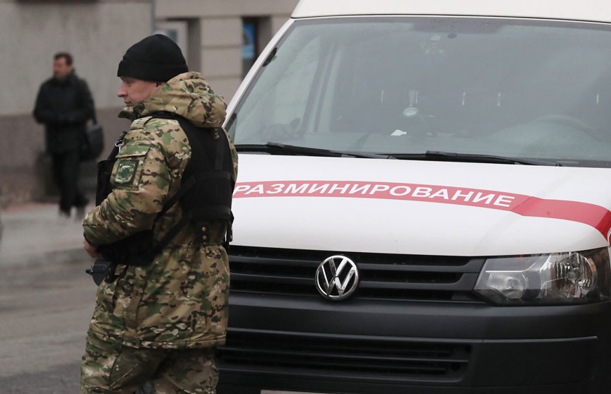 Сотрудники милиции проверяют сообщения о минировании четырёх школ в Минске