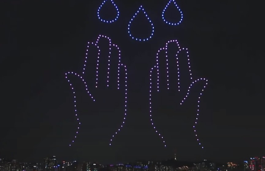 В Южной Корее устроили гигантское световое шоу из дронов с напоминанием мыть руки и носить маски (ВИДЕО)