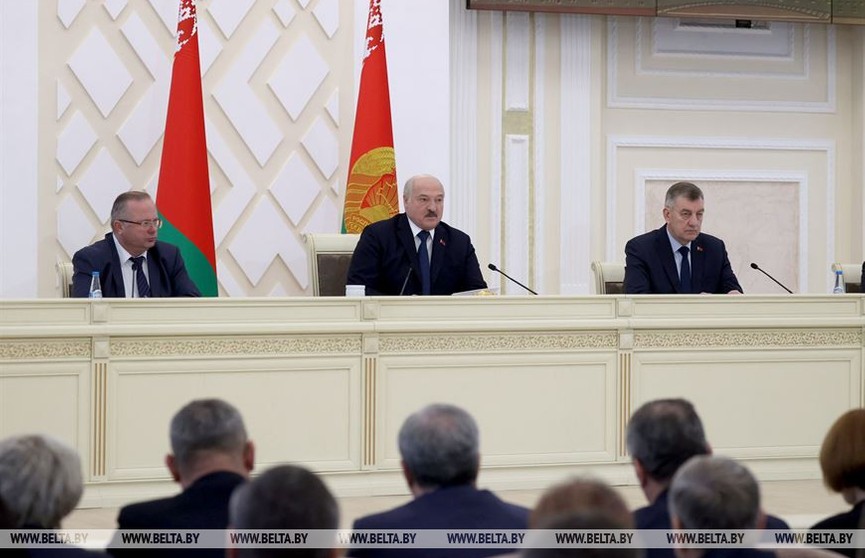 Лукашенко предупредил Гомельскую область о том, что 2023-й год станет для нее лакмусовой бумажкой