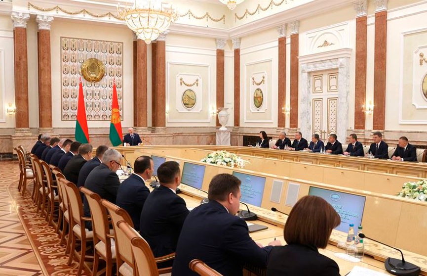 Лукашенко прокомментировал сбор денег с родителей в школах