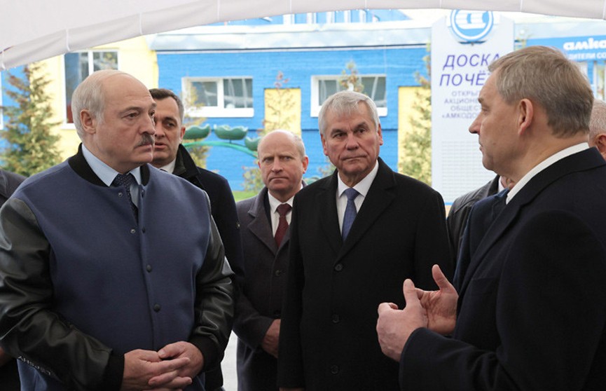 Лукашенко: выпуск мелиоративной техники – экономически выгодное, денежное направление